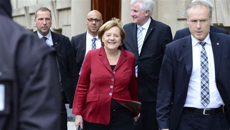 CDU and SPD Party Leaders Agree to Start Coalition Talks in Germany - DER SPIEGEL