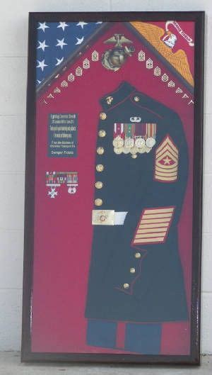 Marine Corps Uniform Shadowbox | Retirement gifts, Military shadow box, Shadow box