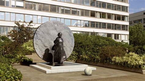 Mary Seacole statue unveiled in London - BBC News