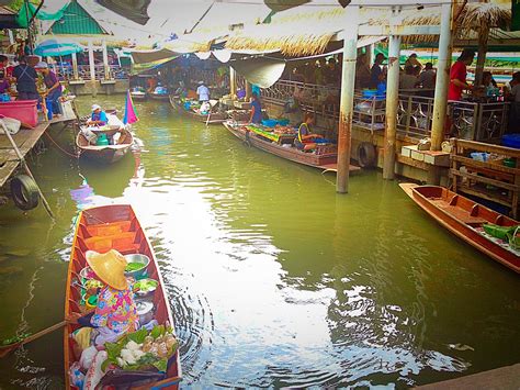 Visiting Taling Chan Floating Market in Bangkok - Trailing Rachel | Floating market bangkok ...