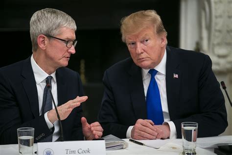 Apple (AAPL) CEO Tim Cook Visited White House, Trump Says - Bloomberg