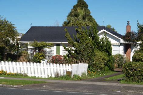 Property details for 6 Buckland Road, Mangere East, Auckland, 2024