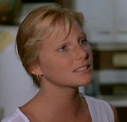 Friday the 13th Part II (1981) Amy Steel is Ginny Field | Sexta-feira 13, Filmes, Feiras