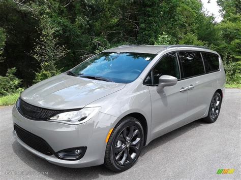 Ceramic Grey 2020 Chrysler Pacifica Touring L Exterior Photo #138886733 ...