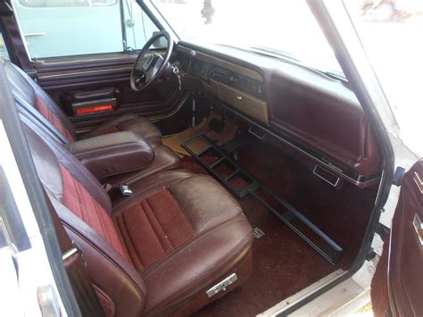 jeep wagoneer interior | Barn Finds