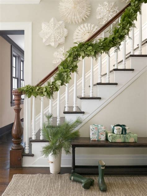 Decorate The Staircase For Christmas – 45 Beautiful Ideas - Decoration Love