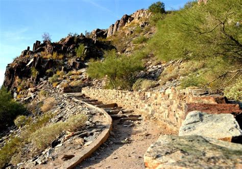 Hiking Piestewa Peak - Phoenix Arizona - Jessie on a Journey