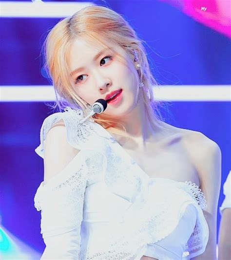 Recent Photos of BLACKPINK's Rosé Prove That It's Finally Her Time to ...