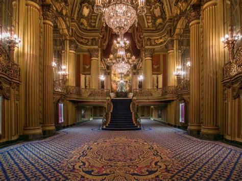 Discover the Historic Theatres on Broadway in Downtown Los Angeles | Discover Los Angeles