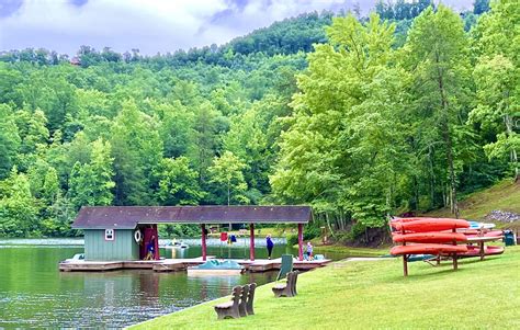 Jellystone Golden Valley Boats - Been There Done That with Kids