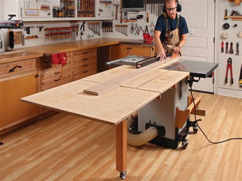 Build a folding tablesaw outfeed table - FineWoodworking