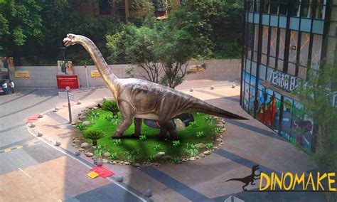 Dinosaur exhibition helps real estate sales | Dinomake