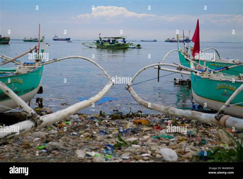 Navotas fishing port hi-res stock photography and images - Alamy