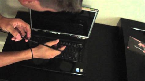 How to Replace a Screen on a Dell Inspiron 1545 - YouTube