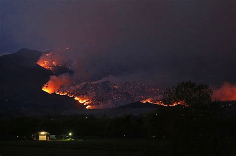 Boulder-area fire that destroyed two dozen homes is 100% contained ...