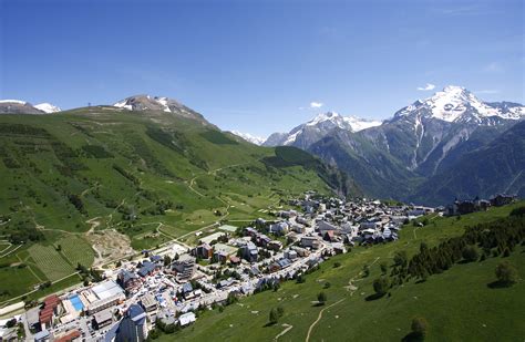 Deux Alpes Summer Holidays | Summer Skiiing | Peak Retreats