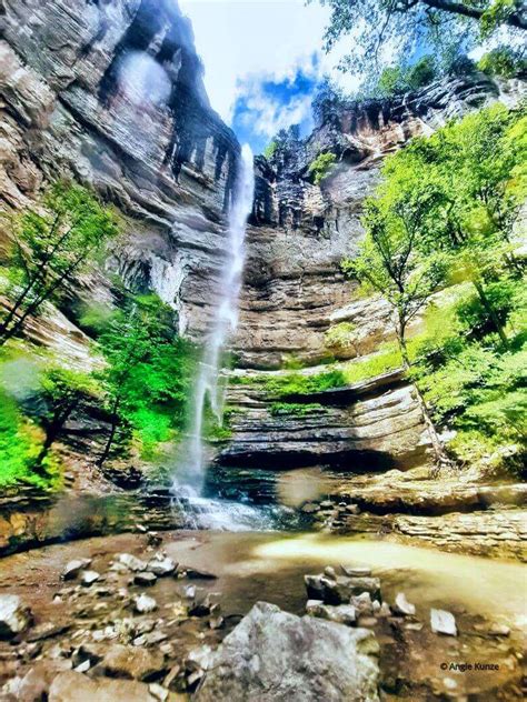 How to get to stunning Hemmed-in-Hollow falls