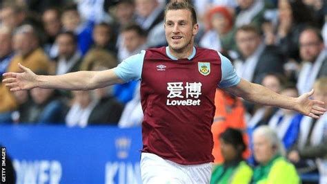 Chris Wood: Burnley striker signs new contract to 2023 - BBC Sport