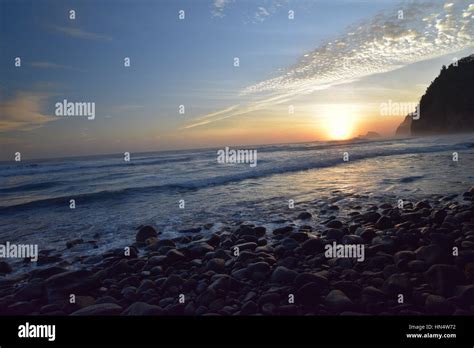 Pololu Valley Hawaii Big island Sunrise Stock Photo - Alamy