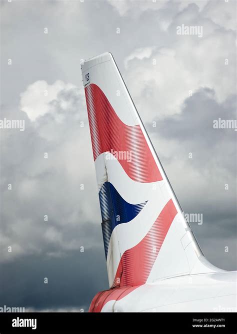 Airplane tail fin hi-res stock photography and images - Alamy