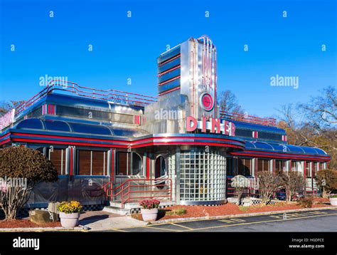 American diner exterior hi-res stock photography and images - Alamy