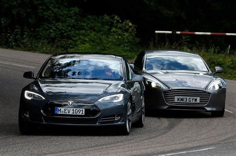 El Tesla Model S se enfrenta al Aston Martin Rapide S