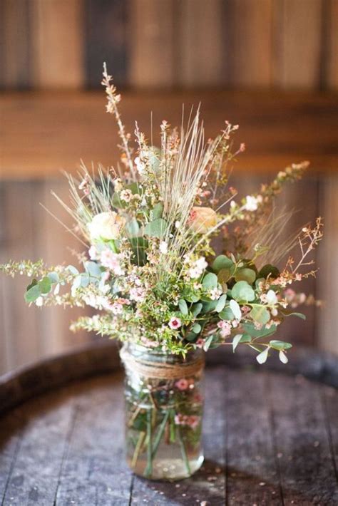 10 centres de table avec des fleurs | Wildflower wedding, Rustic boho wedding, Wedding jars