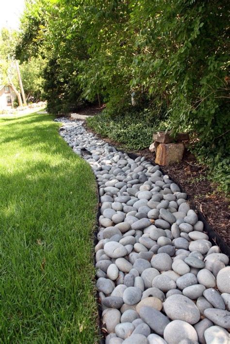 30+ Small River Rock Landscaping Ideas