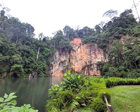 Hiking Quarries in Singapore: Bukit Batok - The Occasional Traveller