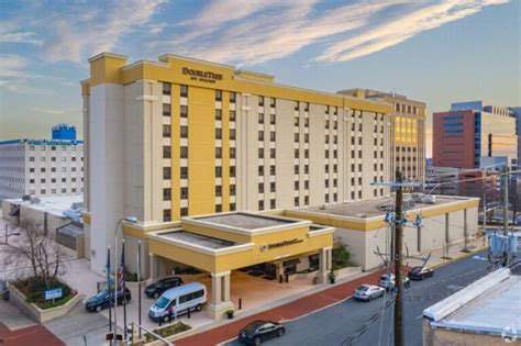 Wilmington DoubleTree hotel set for auction block - Delaware Business Times