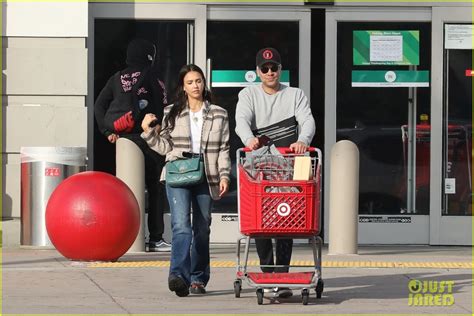 Jessica Alba & Husband Cash Warren Make a Target Run Ahead of the ...