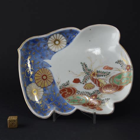 An 18th Century Japanese Porcelain Dish - Robert McPherson Antiques | Japanese porcelain ...