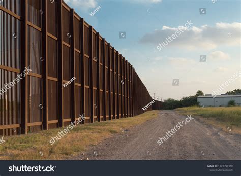 United States Mexico Border Fence Stock Photo 1173398380 | Shutterstock