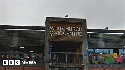 Whitchurch Town Council clerk to leave after 'aggressive' email row - BBC News