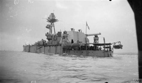 HMS Lord Clive showing off one of the largest naval rifles ever produced. North Sea, 1918 ...