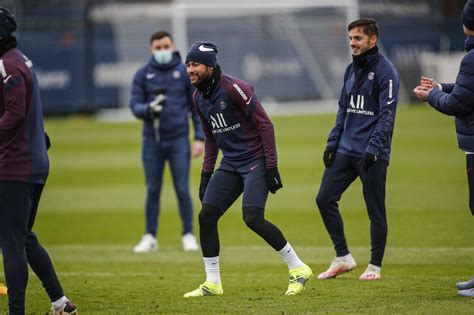 Neymar back in collective training : r/psg