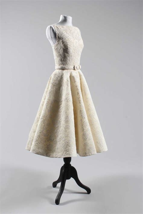 Check out this Audrey Hepburn Oscar Dress & Oscar Ceremony Details