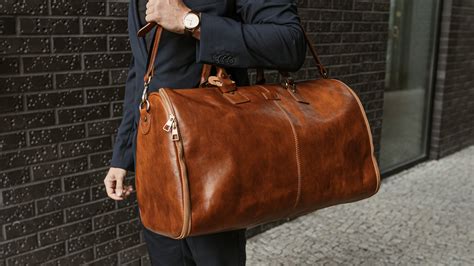 Grand Leather Garment Bag | 2-in-1 Convertible Duffle Suit Carrier for Travel & Gym - Von Baer