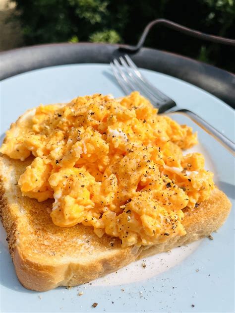 Scrambled Eggs On Toast - Super Easy Recipe! - Daisies & Pie