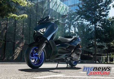 Restyled Yamaha XMAX 300 for 2023 with TFT | MCNews