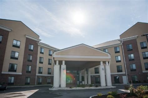 Holiday Inn Express & Suites North East - UPDATED 2017 Prices & Hotel Reviews (Erie, PA ...