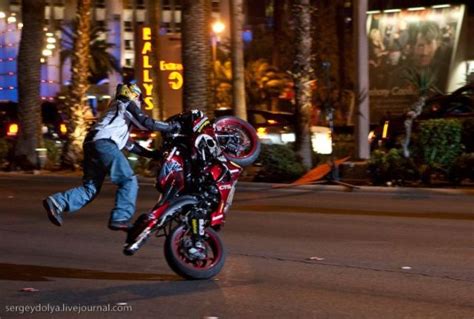 Stunts on Bikes (18 pics + 1 video) - Izismile.com