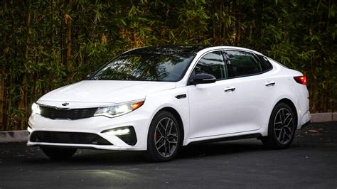 Kia recalls 11,000 Optima sedans because autobrake might not engage - CNET