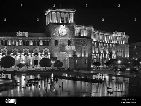 Fountain on Republic Square in Yerevan. Armenia Stock Photo - Alamy