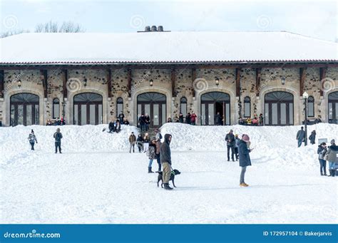 Mount Royal Chalet French: Chalet Du Mont-Royal Editorial Stock Image ...