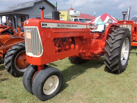 1962 Allis CHalmers D19 tricycle.66hp.Love seeing these tricycle ...