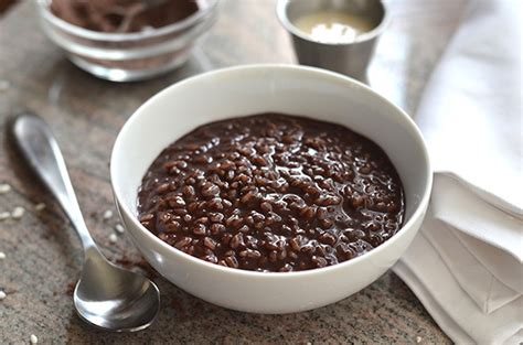 Champorado (Filipino Chocolate Rice Pudding) Recipe - Hungry Huy