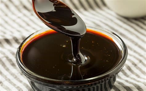 Blackstrap vs. Dark vs. Light Molasses: What’s the Difference? | Reader's Digest