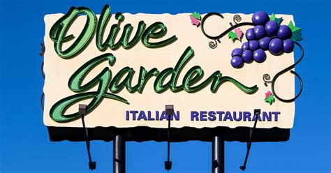 Man sues Olive Garden alleging a rat’s foot was in his soup