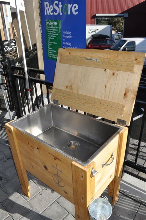 An ice chest for BBQ parties. | Diy deck furniture, Wooden cooler, Diy cooler